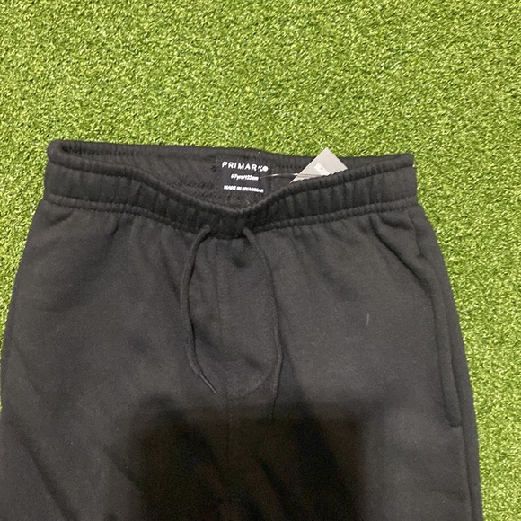 Boys black fleece joggers NWT size 6-7 122cm - Picture 2 of 3